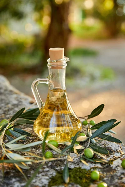 Jug Olive Oil Green Olives Table — Stock Photo, Image