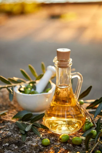 Jug Olive Oil Green Olives Table — Stock Photo, Image