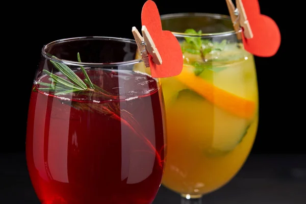 Savoureux Cocktails Dans Des Verres Vue Rapprochée — Photo