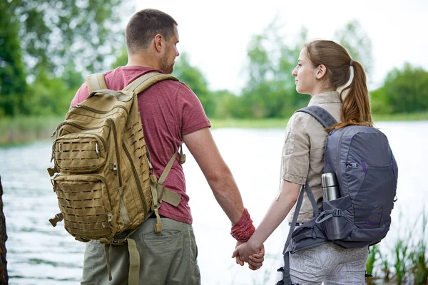 Two Travelers Holding Hands While Standing Lake Sunny Day — Stock Photo, Image