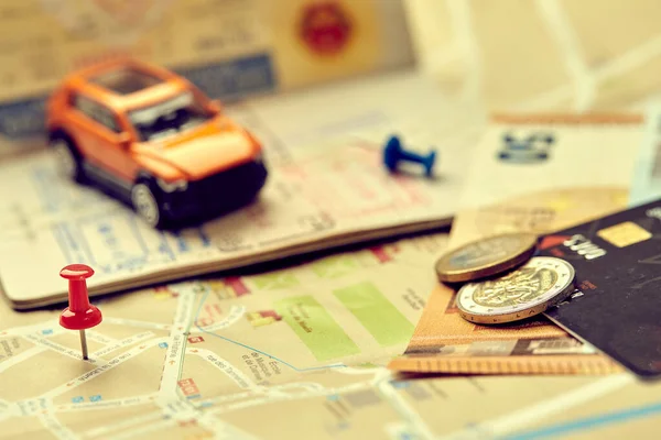 Μικρό Αυτοκίνητο Παιχνίδι Στο Χάρτη Ταξιδιωτική Έννοια — Φωτογραφία Αρχείου