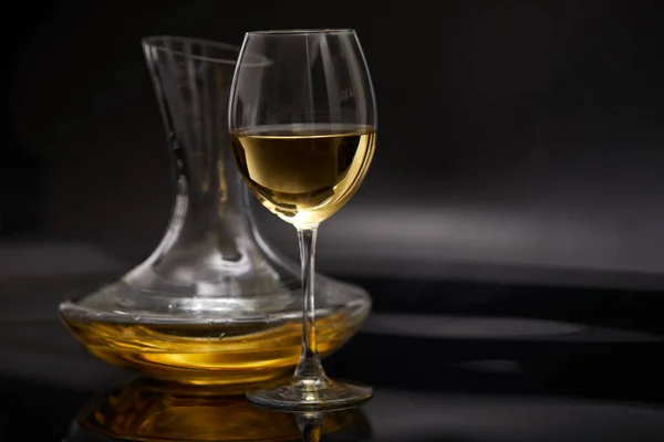 Bicchiere Pieno Vino Vino Decanter — Foto Stock