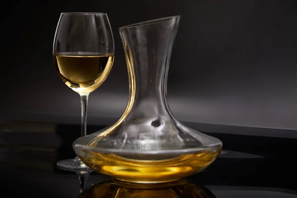 Een Glas Wijn Wijn Decanter — Stockfoto