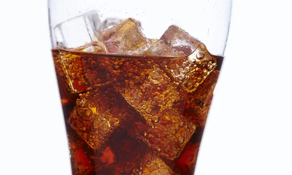 Cola Med Isbitar Glas Isolerad Vit Bakgrund Närbild — Stockfoto