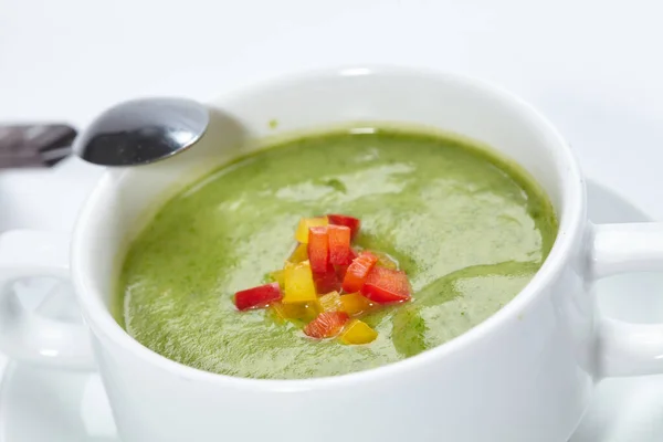 Зеленый Кремовый Суп Белой Миске Вид Окна — стоковое фото