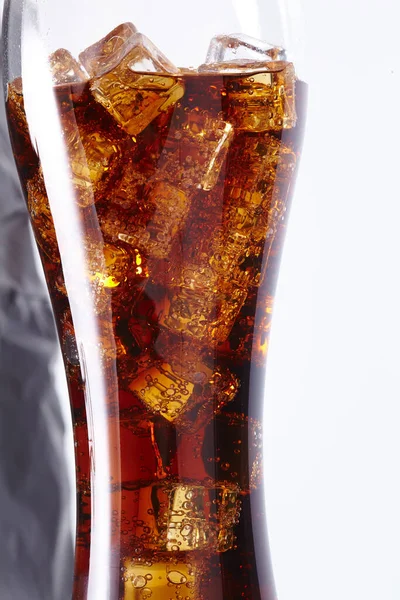 Cola Mit Eiswürfeln Glas Nahsicht — Stockfoto