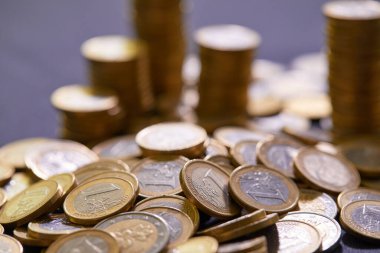 Altın euro para yığını. Para kavramı