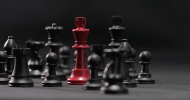 Buntes Schach Auf Grauem Hintergrund Nahaufnahme — Stockvideo