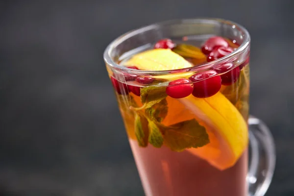 Winterdrank Met Kruiden Fruit Glas Dichtbij Uitzicht — Stockfoto