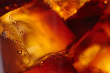 Buz küpleri, Görünümü Kapat Cola   