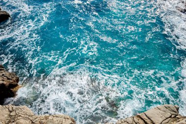 Karadağ 'da deniz ve kaya manzarası