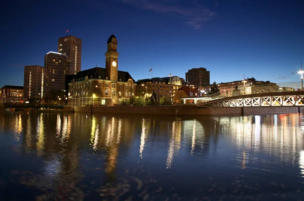 Prachtige Nachtscène in Malmö, Zweden — Stockfoto