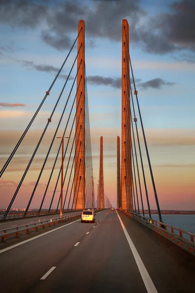 Vista sobre a ponte Oresund entre a Suécia e a Dinamarca ao pôr do sol — Fotografia de Stock