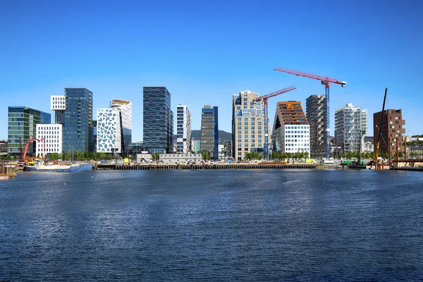 Vista panorámica de edificios modernos en Oslo, Noruega — Foto de Stock