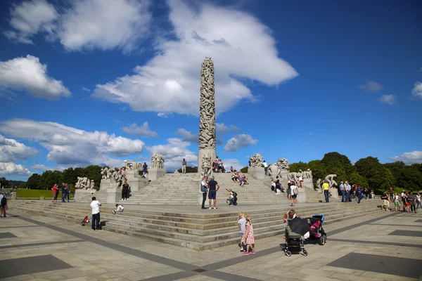 EDITORIAL OSLO, NORWAY - AUGUST 18, 2016: Many tourist walk Vige — Stock Photo, Image