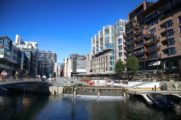 OSLO, NORWAY - AUGUST 17, 2016: People walking on wonderful mo — Φωτογραφία Αρχείου