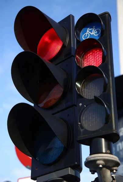 Car and bycicle semaphore on a traffic light — Stockfoto