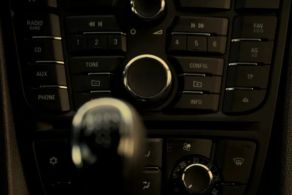 Cockpit e traço, gearstick no carro moderno — Fotografia de Stock