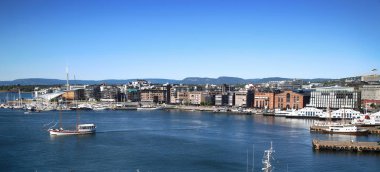 Modern bölgesi Stranden görünüm, Aker Brygge bölgesi lux daireler ve restoranlar Oslo, Norveç 