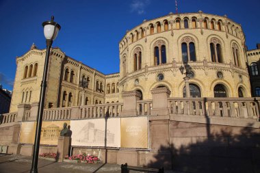 Oslo, Norveç - 18 Ağustos 2016: Bronz heykeli kadınlar patenci 