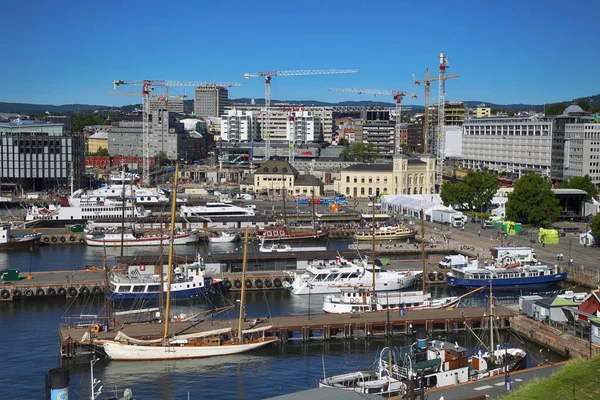 ОСЛО, НОРВЕГИЯ - 17 августа 2016 года: Вид на панораму Осло Харбо — стоковое фото
