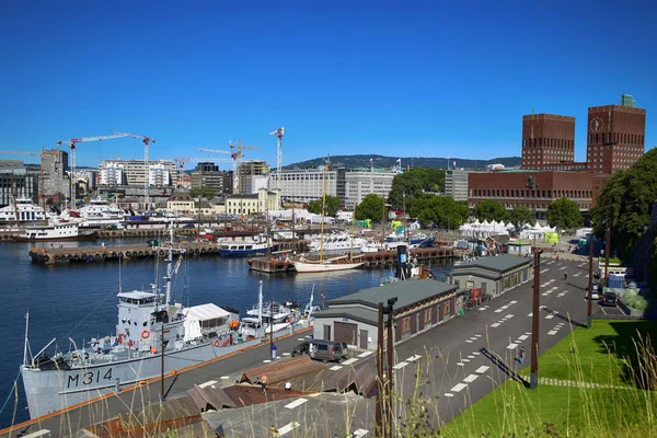 Oslo, Noorwegen - 17 augustus 2016: Panorama uitzicht op Oslo Harbo — Stockfoto