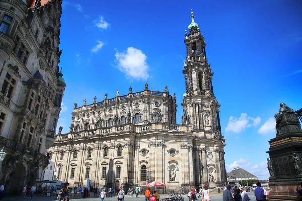 Dresden, Almanya - 13 Ağustos 2016: Turist yürümek ve ziyaret — Stok fotoğraf