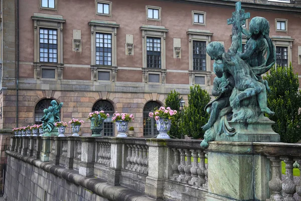 Scultura in bronzo Religione al Palazzo Reale statua, Stoccolma — Foto Stock