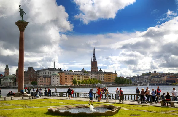 Sztokholm, Szwecja - 19 sierpnia 2016: Turyści pieszo i odwiedź Sto — Zdjęcie stockowe