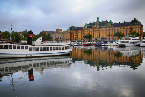 Stockholm, Sverige - 20 augusti 2016: Många människor gå och besöka — Stockfoto