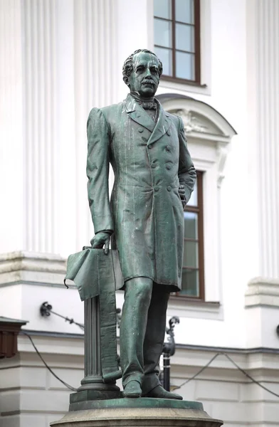 Standbeeld van Nils Ericson tegenover Centraalstation van Stockholm en — Stockfoto