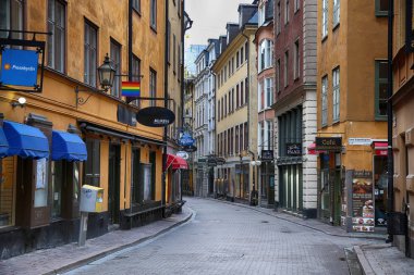 Stockholm, İsveç - 20 Ağustos 2016: Görünümü c ve dar sokak