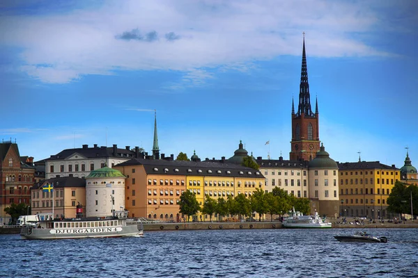 Stockholm, İsveç - 20 Ağustos 2016: Turist tekne ve G görünümü — Stok fotoğraf