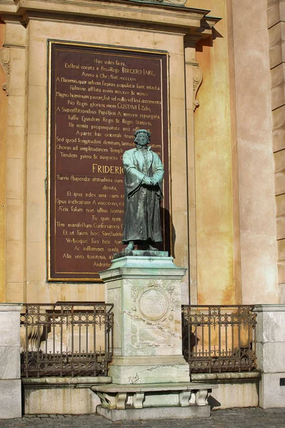 Stockholm, schweden - 19. august 2016: statue des schriftstellers olaus — Stockfoto