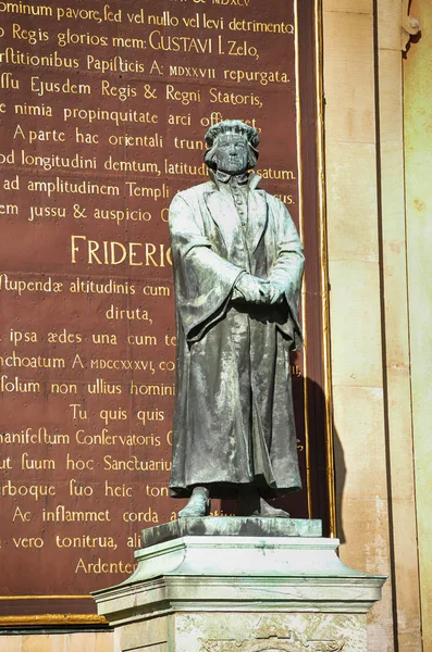 ESTOCOLMO, SUECIA - 19 de agosto de 2016: Estatua del escritor Olaus — Foto de Stock