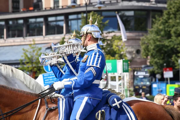 Stockholm, Sverige - 20 augusti 2016: Svenska kungliga vakter på hor — Stockfoto