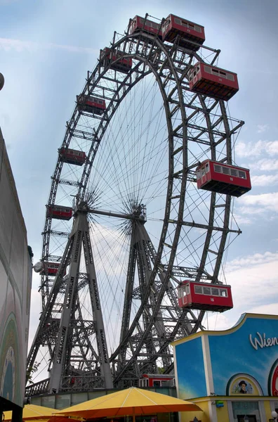 Wiedeń, Austria - 17 sierpnia 2012: Zobacz Prater olbrzymie koła e — Zdjęcie stockowe