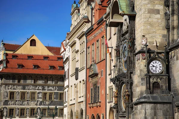 El Ayuntamiento de Praga y el reloj astronómico Orloj en Old Tow —  Fotos de Stock