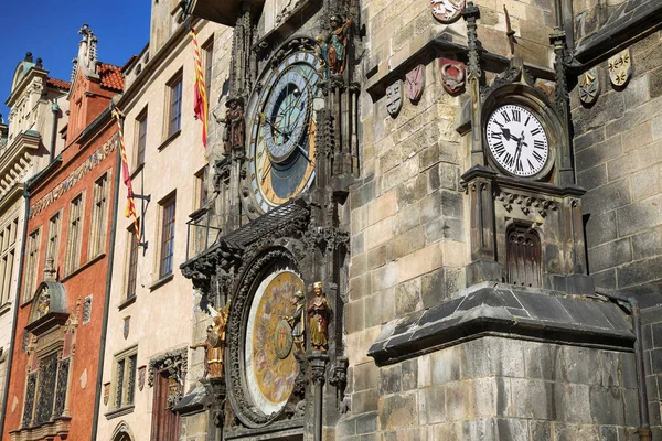 A Prága régi városháza és az Orloj Orloj-a régi városrészét — Stock Fotó