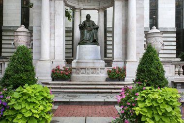 New York 'taki Bryant Park' ta William Cullen Bryant Anıtı