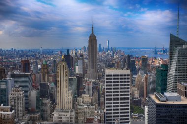 Empire State Binası 'nın manzarası ve Manhattan' ın aşağısı New York Rockefeller Center, New York 'tan.