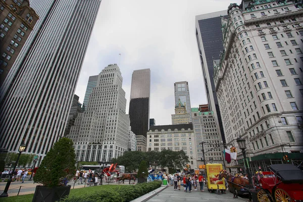 New York Usa August 2018 View Traffic Horses Carriages Crowded — Stock Photo, Image