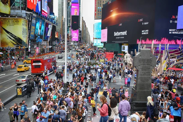 New York Usa Srpen 2018 Přeplněno Mnoha Lidmi Kráčející Times — Stock fotografie