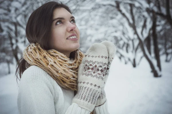 The girl in mittens — Stock Photo, Image