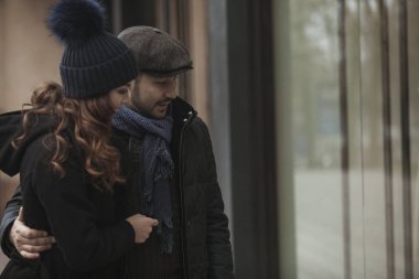 Çift pencere açık havada kışın alışveriş