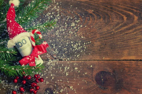 Geschenk geld met rood lint en kerst Pet — Stockfoto