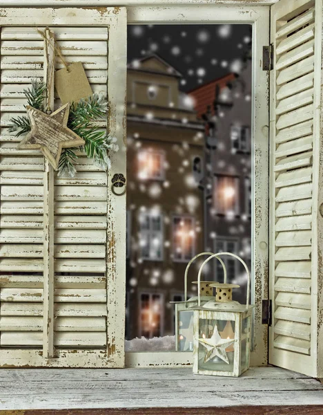 Ρουστίκ ξύλινα παράθυρο θέα τοπίο Χριστούγεννα και διακόσμηση — Φωτογραφία Αρχείου