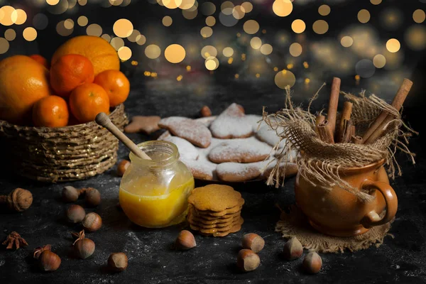 Galletas de jengibre con ingredientes —  Fotos de Stock