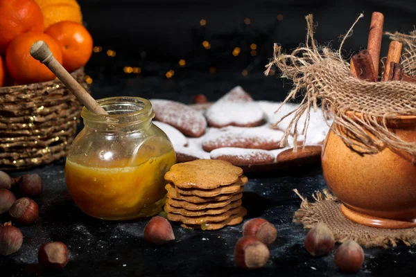 Galletas de jengibre con ingredientes —  Fotos de Stock