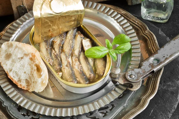 Otevřené plechovce se sardinkami — Stock fotografie